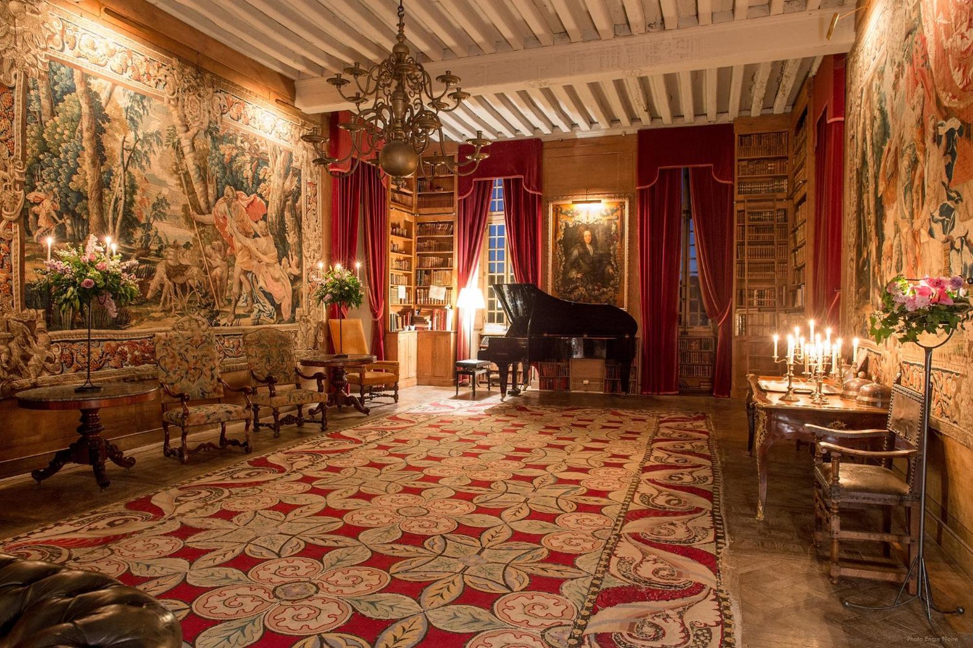 Chateau De Saint Loup Eksteriør bilde