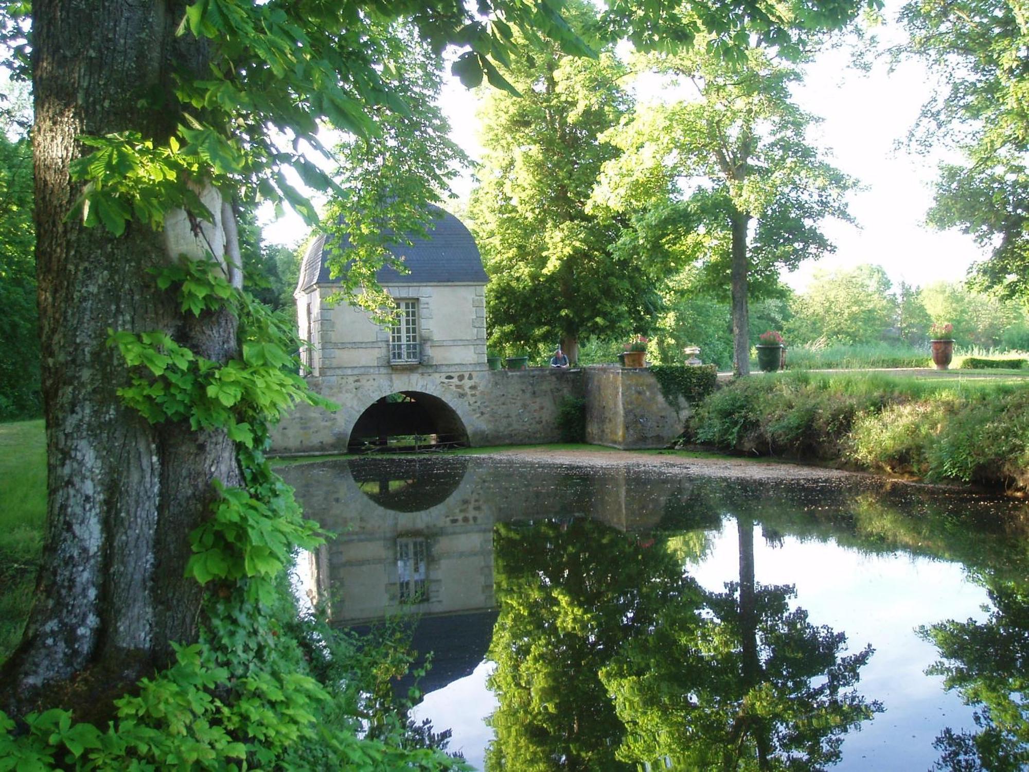 Chateau De Saint Loup Eksteriør bilde