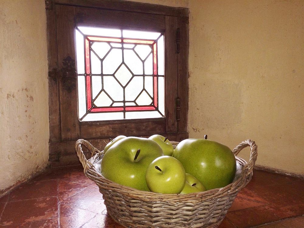 Chateau De Saint Loup Eksteriør bilde