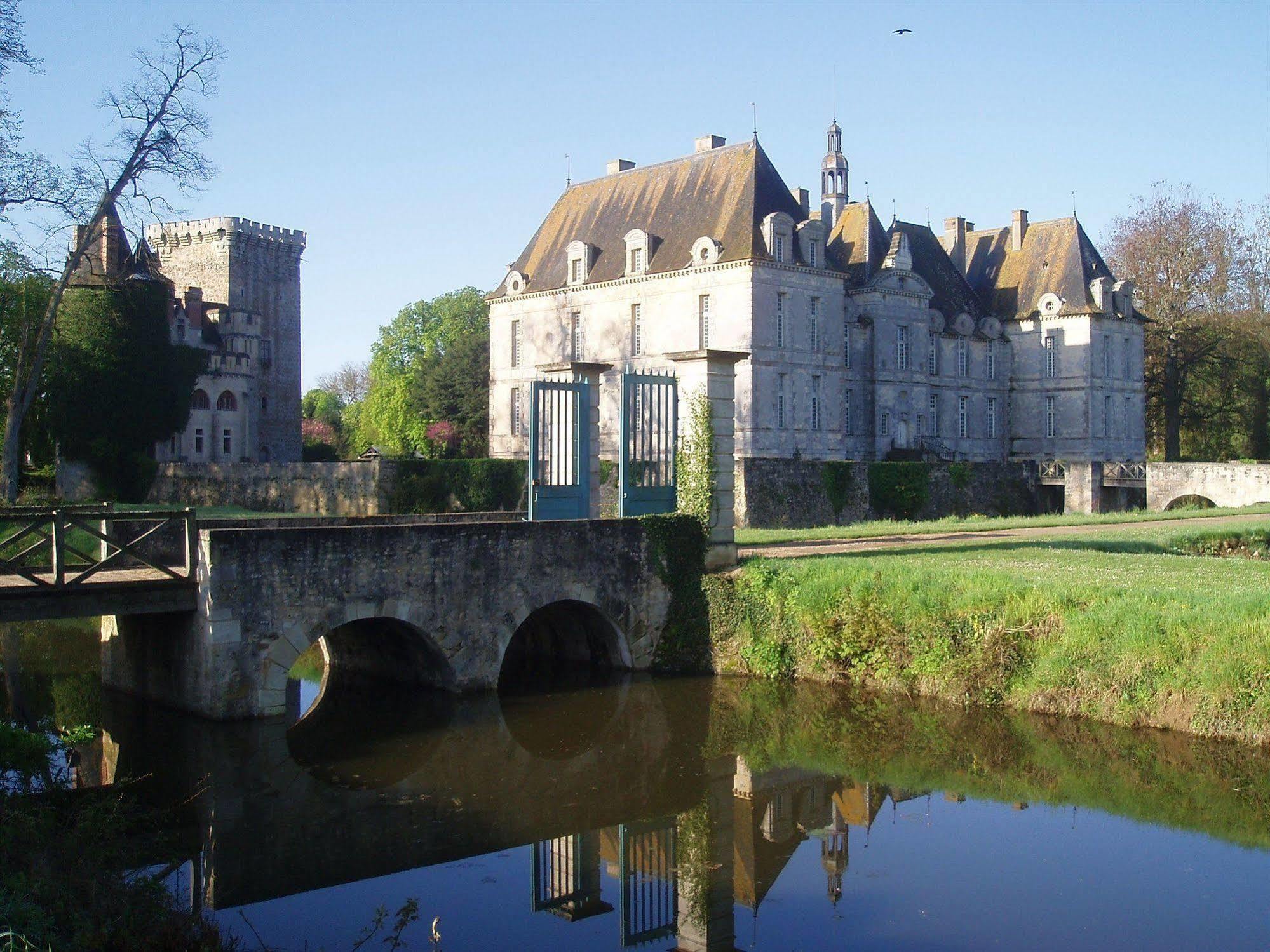 Chateau De Saint Loup Eksteriør bilde