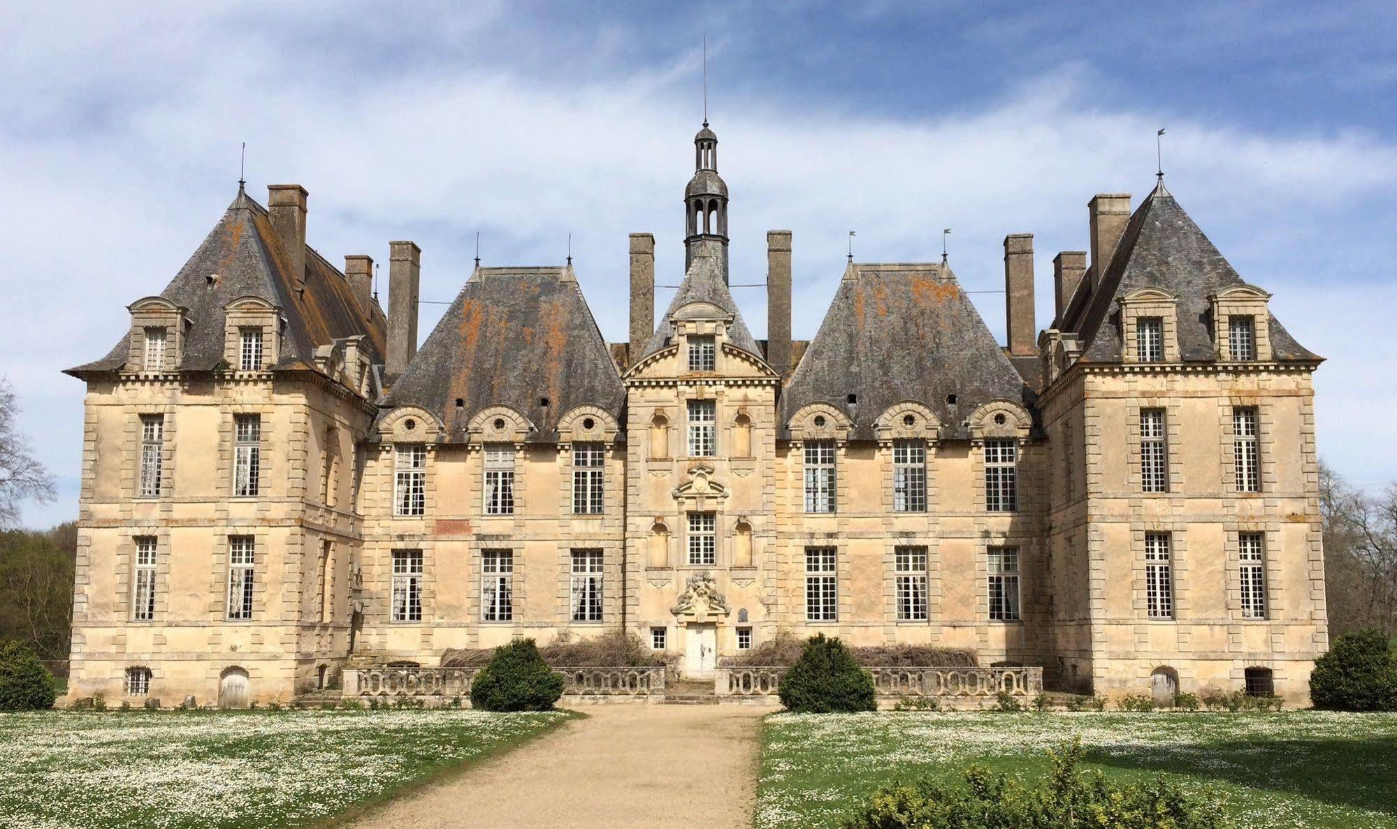 Chateau De Saint Loup Eksteriør bilde