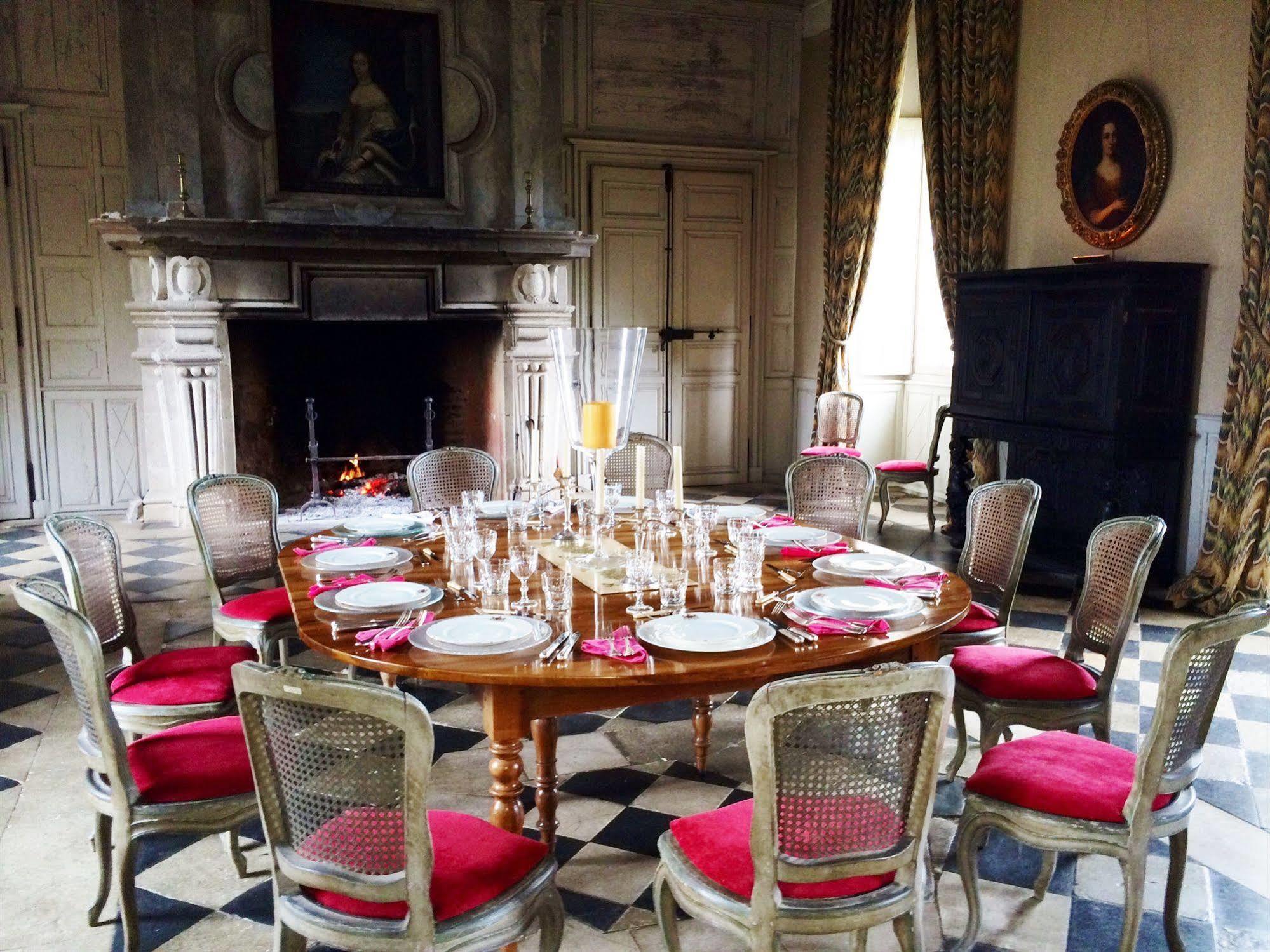 Chateau De Saint Loup Eksteriør bilde